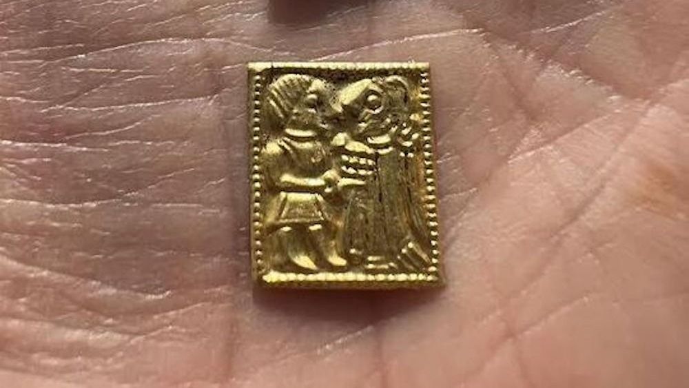 Nutrition Spur 1400 year old gold figures depicting Norse gods unearthed at former pagan temple