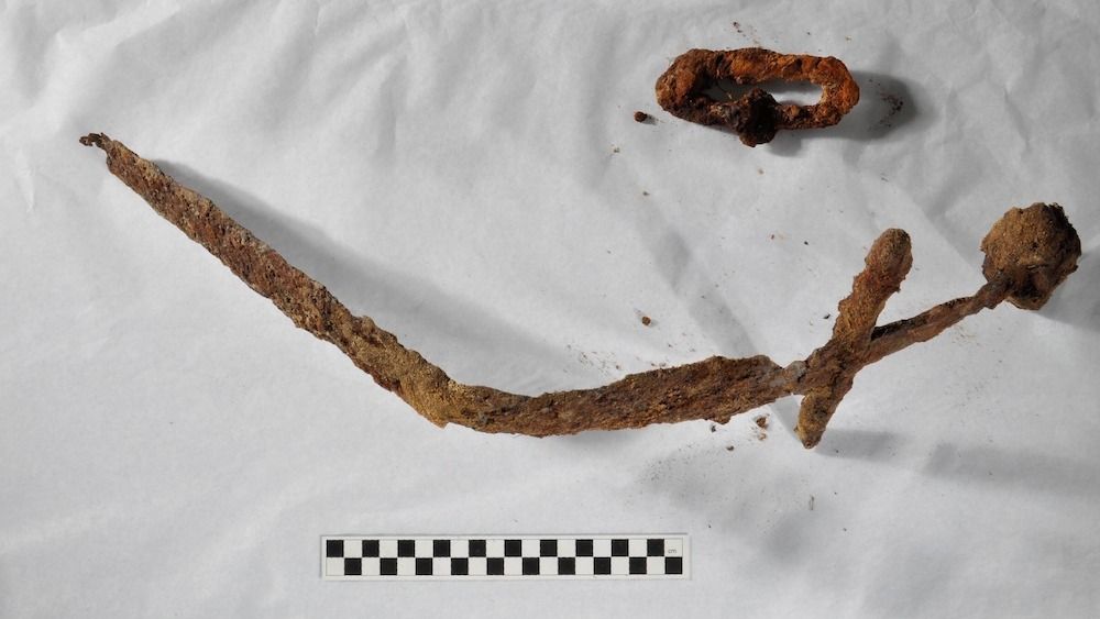 Nutrition Spur Man digs up 1000 year old sword from Swedish Crusades in his yard in Finland